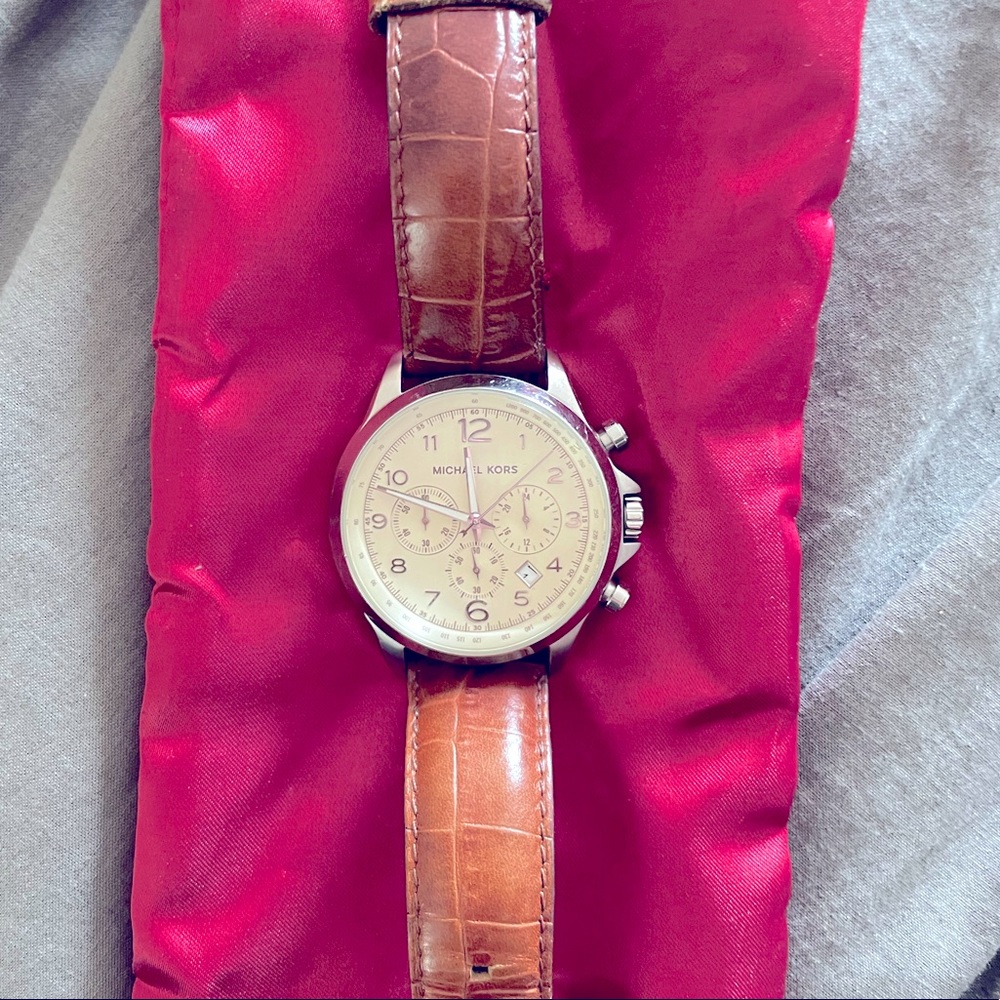 Michael Kors men’s watch with cognac leather straps. 42mm